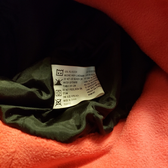 6  Pieces 1 Scarf 3 Hats and 2 Set of Gloves - Picture 12 of 16